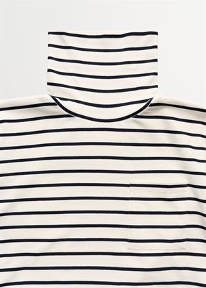 Nessa t-neck bluse Ecru/Navy Skall Studio 
